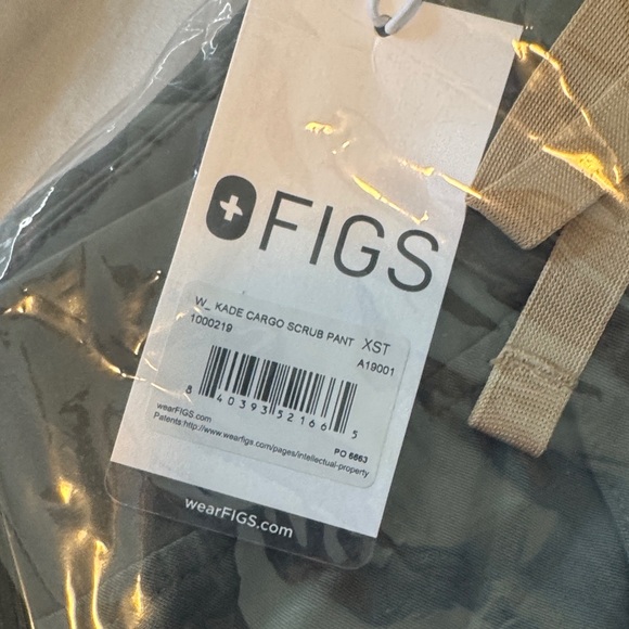 Brand new Figs dark Green Scrub Set - Picture 3 of 3